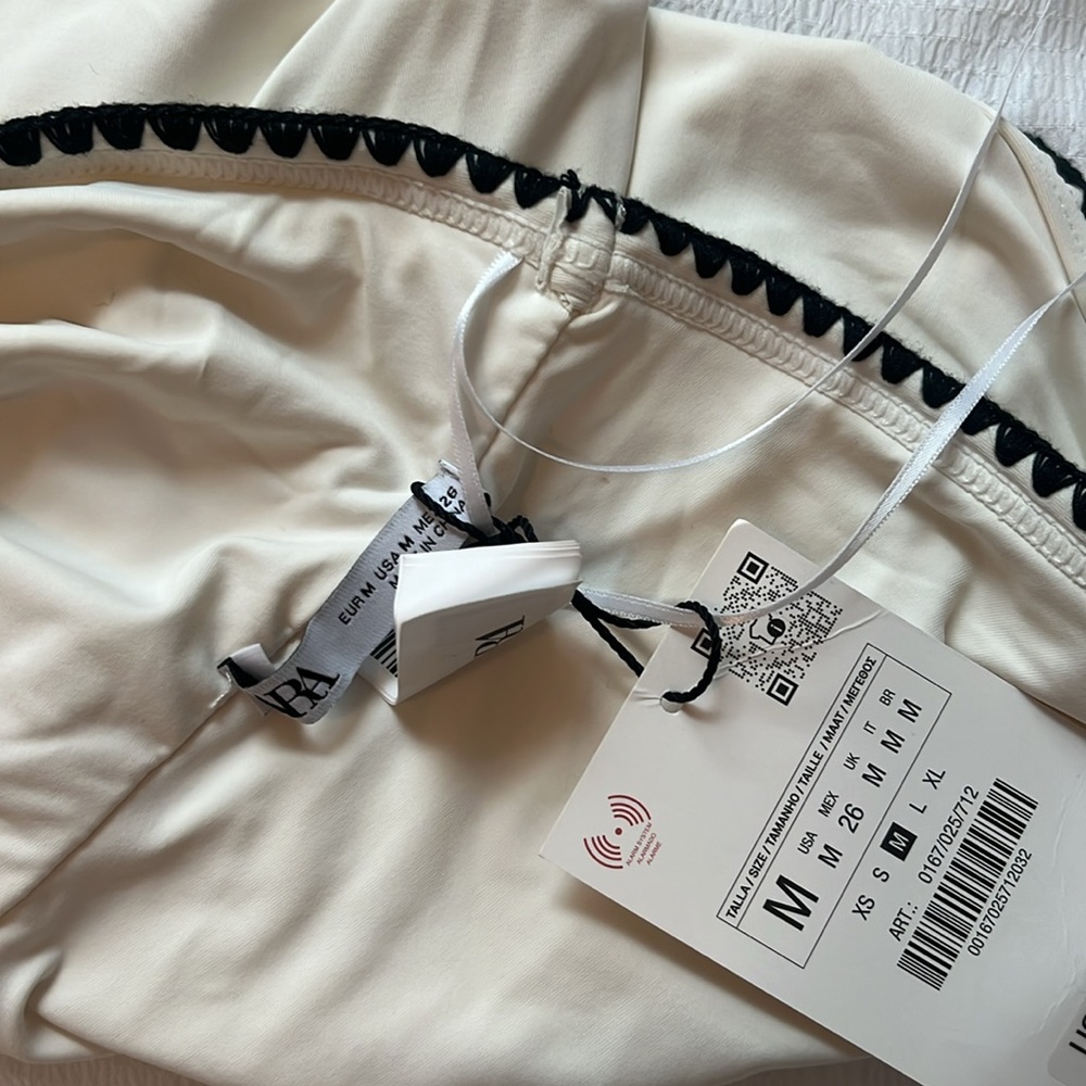 ZARA EMBROIDERED ASYMMETRIC SWIMSUIT
ECRU SIZE MEDIUM - Picture 4 of 7